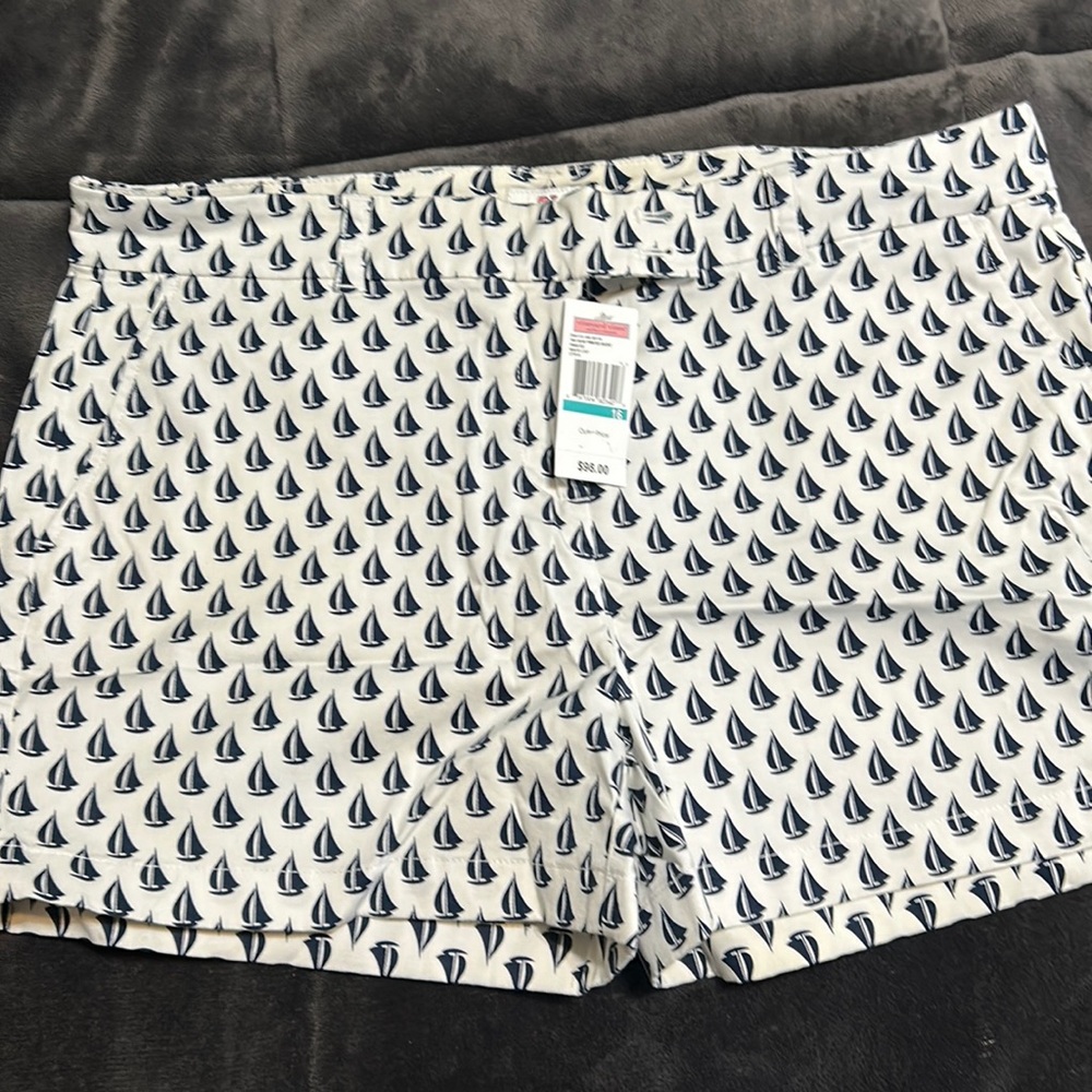 Vineyard Vines boat print shorts size 16